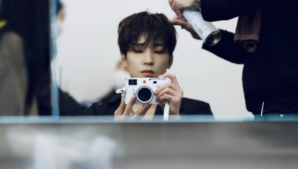 tinkswonu's tweet photo. wonwoo &amp; camera 📷 https://t.co/uuprG5j16x