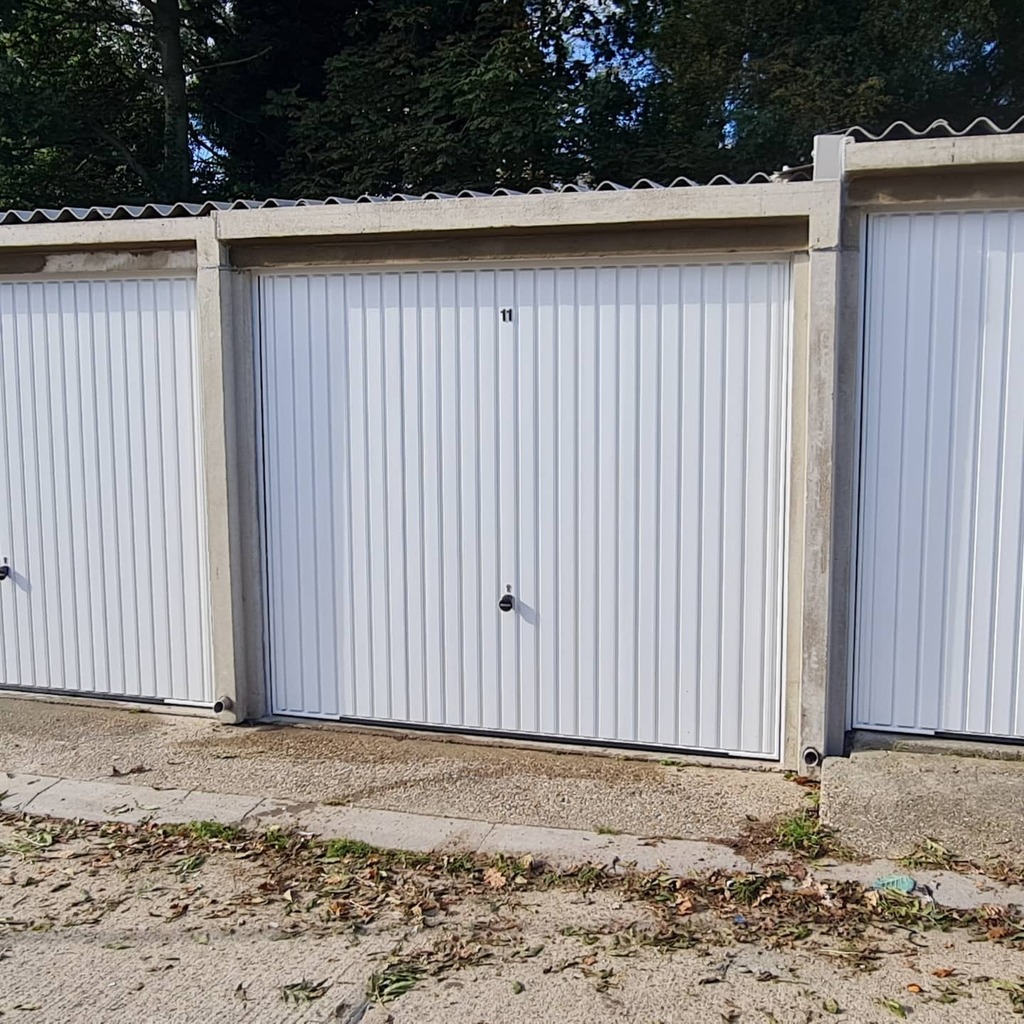 AdvantageEnvir3's tweet photo. New garages built following a falling tree damaged the Row of 4. https://t.co/YKsGtjjXLK https://t.co/WGCN5Q8fSp