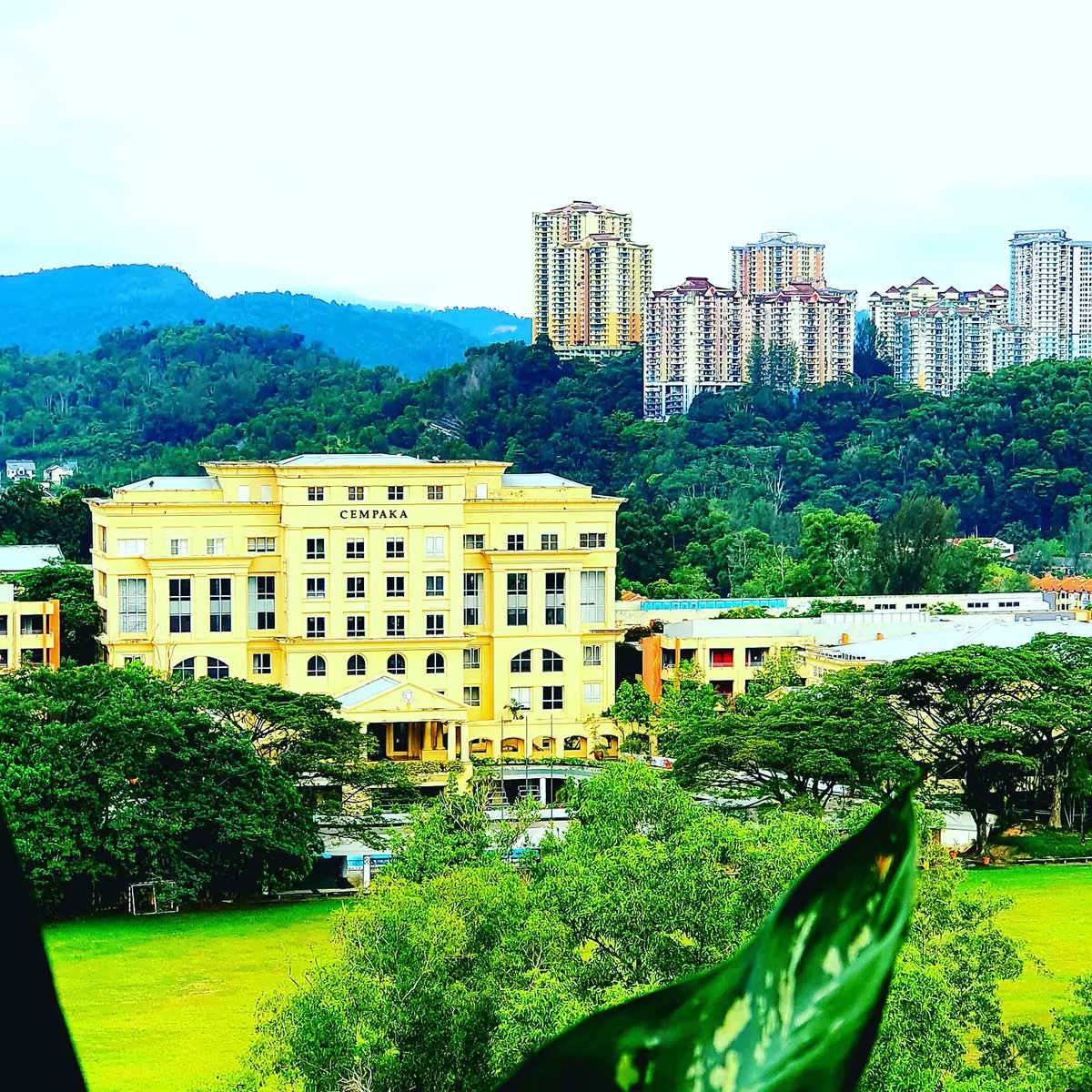 saifulnizam769's tweet photo. Selang beberapa hari kemudian, dtg tawaran utk Ain Husniza belajar di Sekolah Cempaka Cheras. Syukur Allah hantarkan bantuan disaat kami sekeluarga tercari-cari jalan penyelesaian. https://t.co/6uqI0avA7D