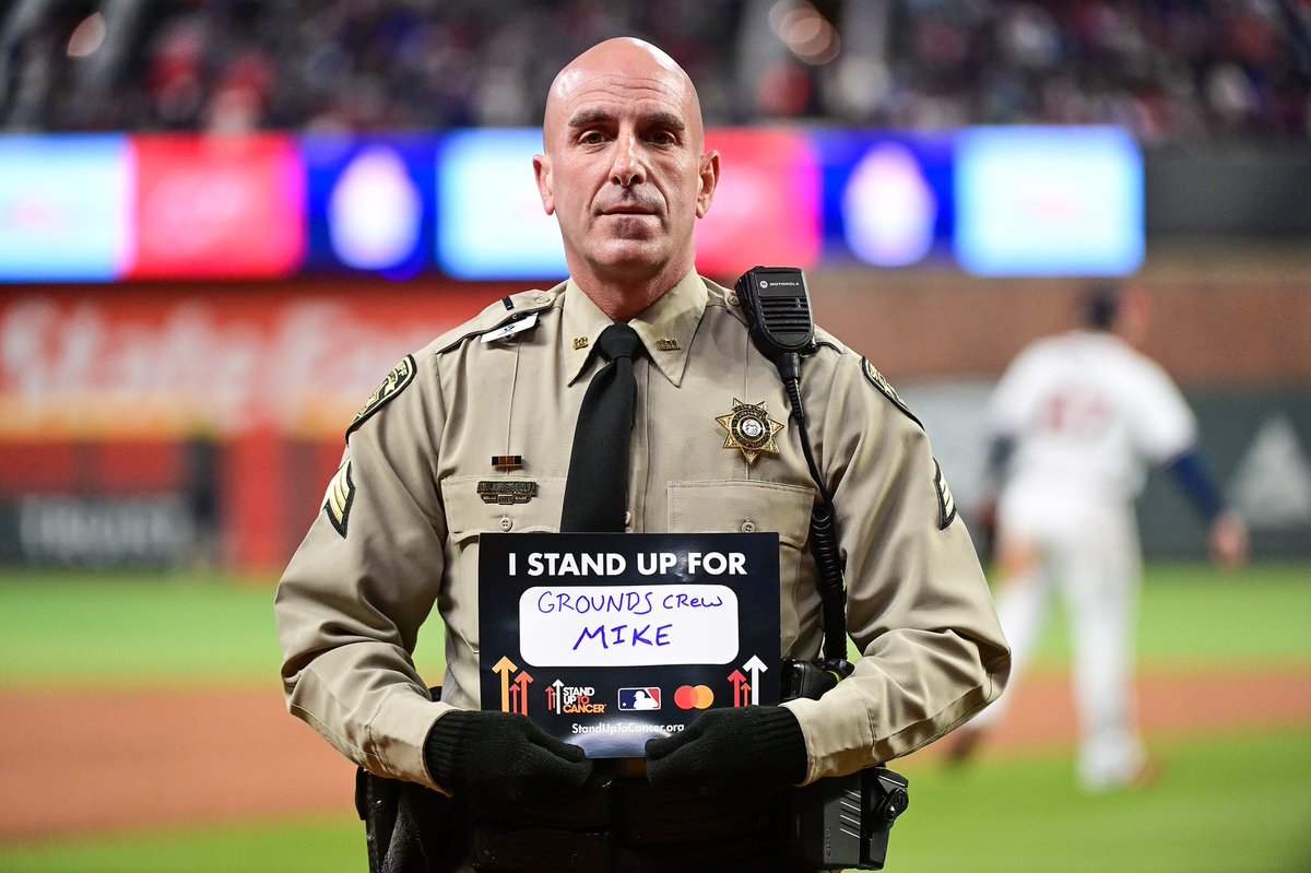 Braves's tweet photo. #StandUpToCancer ❤️ https://t.co/BMi82uiXAu