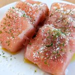 お酒を飲む人は是非!2種類のチーズ&生ハムを使った「おつまみ」レシピ!