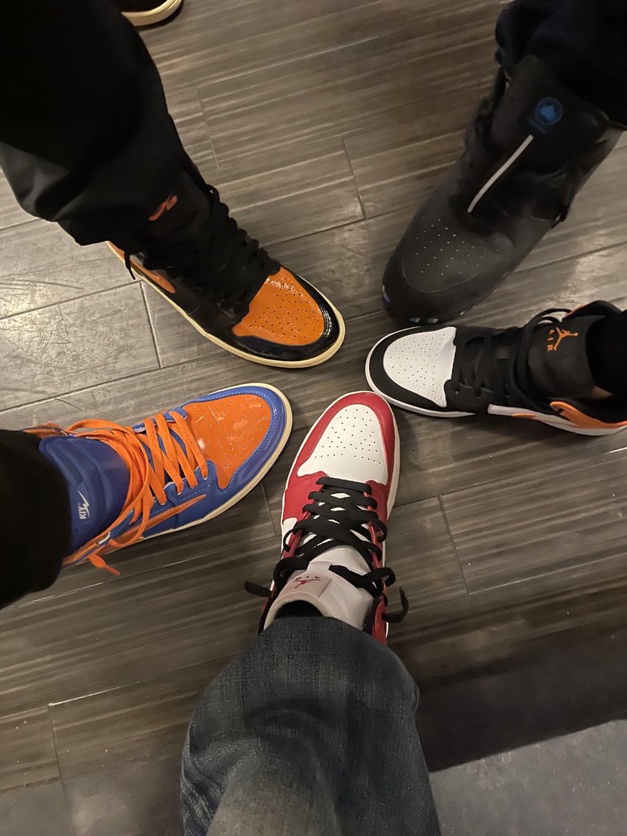 SixPts172's tweet photo. #ZepedaVargas #sneakerhead #halloween2021 steppin into #msg #concessionstand for the win Thanks Jean!!!! https://t.co/zuvJRknt97