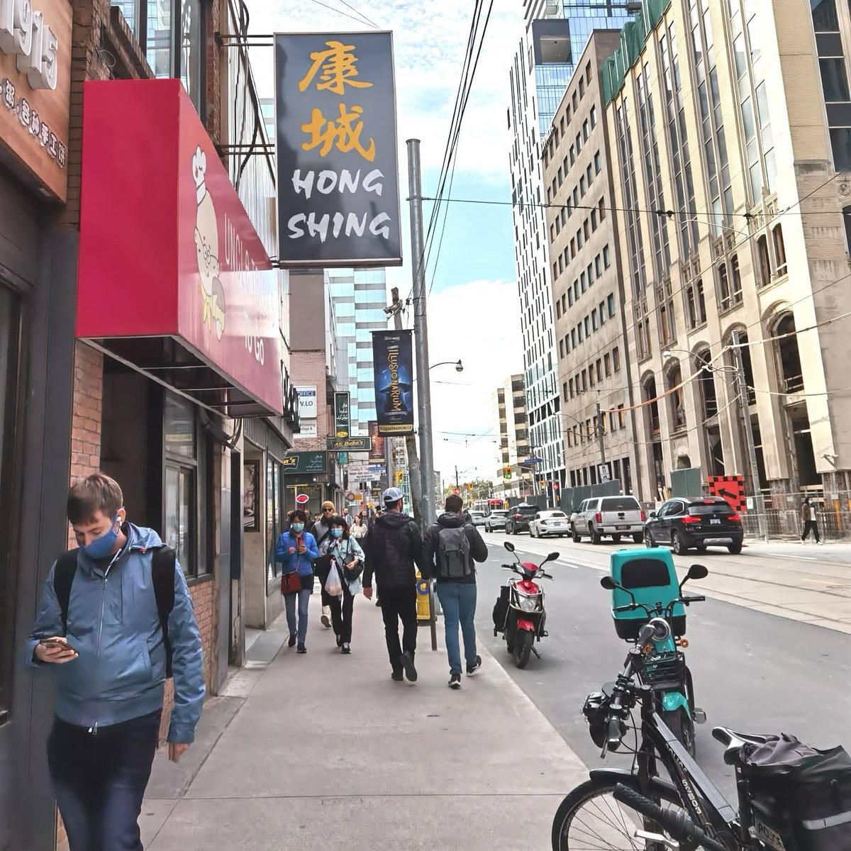 MoVernie's tweet image. What happens when my buddy from #Ottawa is in the city &amp;amp; brought along his UK friends to visit me and wanted some good #ChineseFood?

I brought them to one of my favourite Chinese restaurants called "@HongShingto".

#HongShingTO #HongShing #chinesecuisine #chineseculture