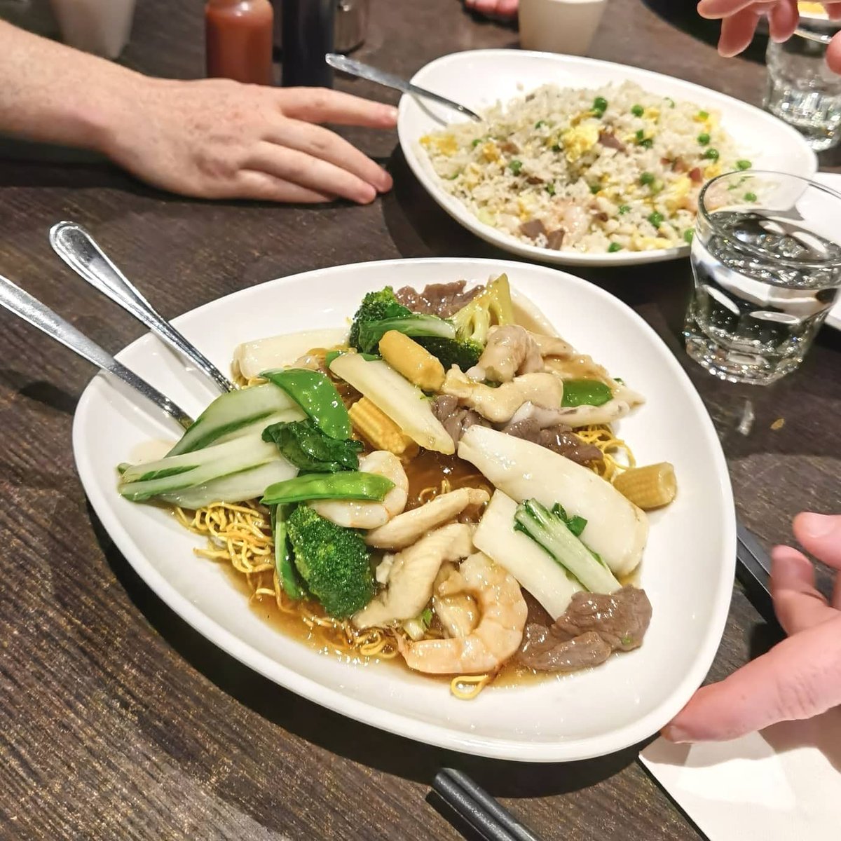 MoVernie's tweet image. What happens when my buddy from #Ottawa is in the city &amp;amp; brought along his UK friends to visit me and wanted some good #ChineseFood?

I brought them to one of my favourite Chinese restaurants called "@HongShingto".

#HongShingTO #HongShing #chinesecuisine #chineseculture