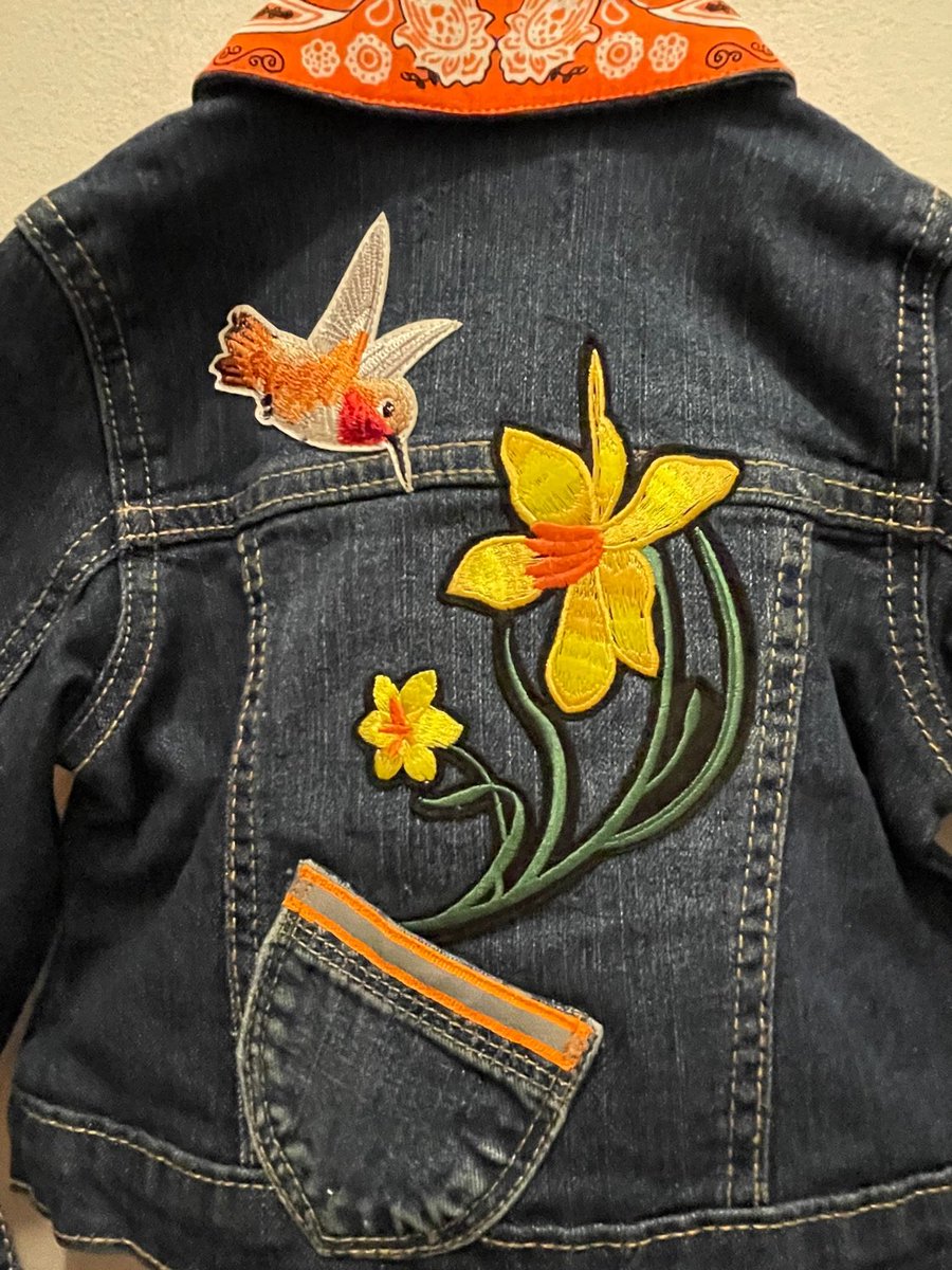 kellygitter's tweet photo. Excited to share the latest addition to my #etsy shop: One-of-a-Kind, Dark Denim Jacket w/ a Colorful Dandelion, Denim Pocket and Hummingbird Patch on the Back #reflectivetape #bandana #cotton #embroidery #denim https://t.co/j33HklQQB7
https://t.co/LAjoFjbLEg https://t.co/lEucShjzL7