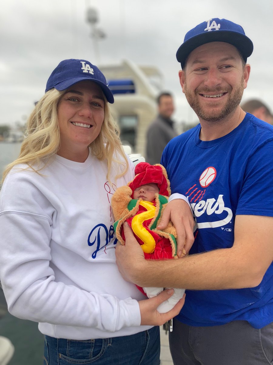 natateroon's tweet photo. @Dodgers happy Halloweenier from our #dodgerdog https://t.co/UqsNNBgPng