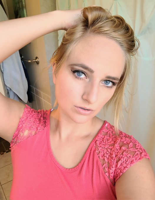 It's #sexysaturday 😍 I want to do a live #Halloween show on https://t.co/J981lXvAjl.. but I need a costume<a href="/tag/sexysaturday"class="tags">#sexysaturday</a><a href="/tag/halloween"class="tags">#Halloween</a><a href="/tag/princessleia"class="tags"><span>#princessleia</span></a><a href="/tag/lightsaber"class="tags"><span>#lightsaber</span></a><a href="/tag/squirt"class="tags"><span>#squirt</span></a><a href="/tag/firefighte"class="tags"><span>#firefighte</span></a>