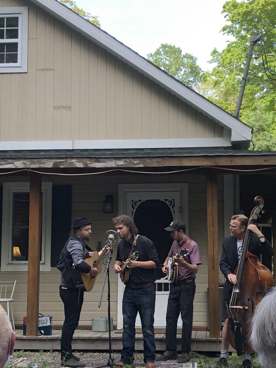 Live music in our neighborhood is good for the soul ! Thanks Mark