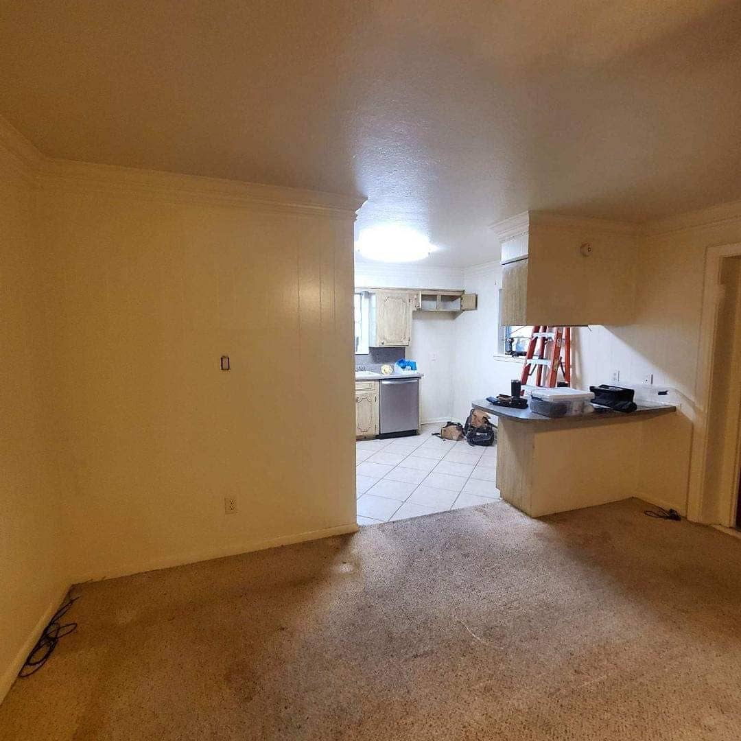 AshleysBC's tweet photo. More CRAZY before and after pictures are here!!

What was on the wish list? 

Storage, storage, STORAGE!  ☑️You got it!
Get rid of the peninsula. ☑️Check!
Black and white pleeeeease. ☑️Yes ma'am!
Separate utility area. ☑️Check!
Bigger cooking area. ☑️Double check! https://t.co/cWi1t3p5na