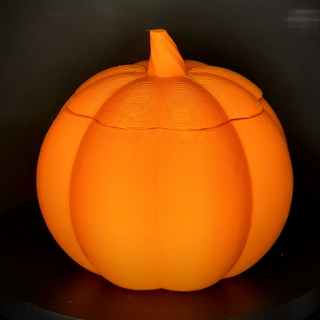 ArKay_Prints's tweet photo. I heard there was an @E3DOnline  pumpkin carving contest happening 👀

My pumpkin might not look very carved at first but wait until you see it in the dark! 🪄🎃

#E3DPumpkin
Made with @tinkercad 
Printed in @3DTomorrow orange PLA 🧡 https://t.co/Ir6FpwQpYc