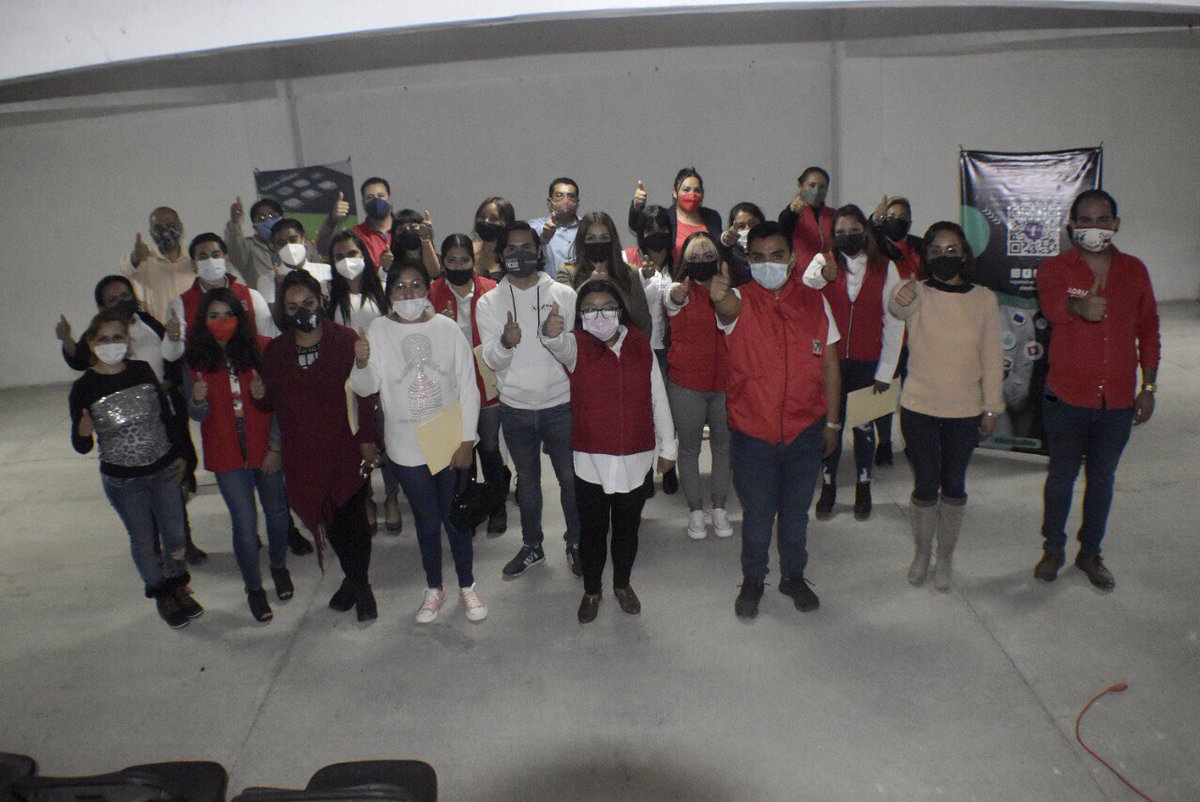 Mario_muizz's tweet photo. La capacitación y la profesionalización en materia digital es prioridad para PRI Estatal. Por eso recorreremos los distritos en apoyo y asesoramiento. Muchas gracias Distrito XVI, a los diferentes líderes municipales, delegados y comités ¡#HidalgoDigital! #ActitudMx https://t.co/0cm76NuShK