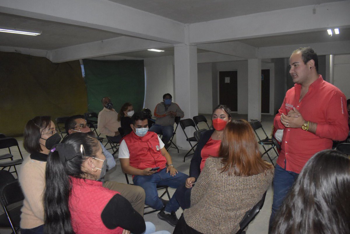 Mario_muizz's tweet photo. La capacitación y la profesionalización en materia digital es prioridad para PRI Estatal. Por eso recorreremos los distritos en apoyo y asesoramiento. Muchas gracias Distrito XVI, a los diferentes líderes municipales, delegados y comités ¡#HidalgoDigital! #ActitudMx https://t.co/0cm76NuShK