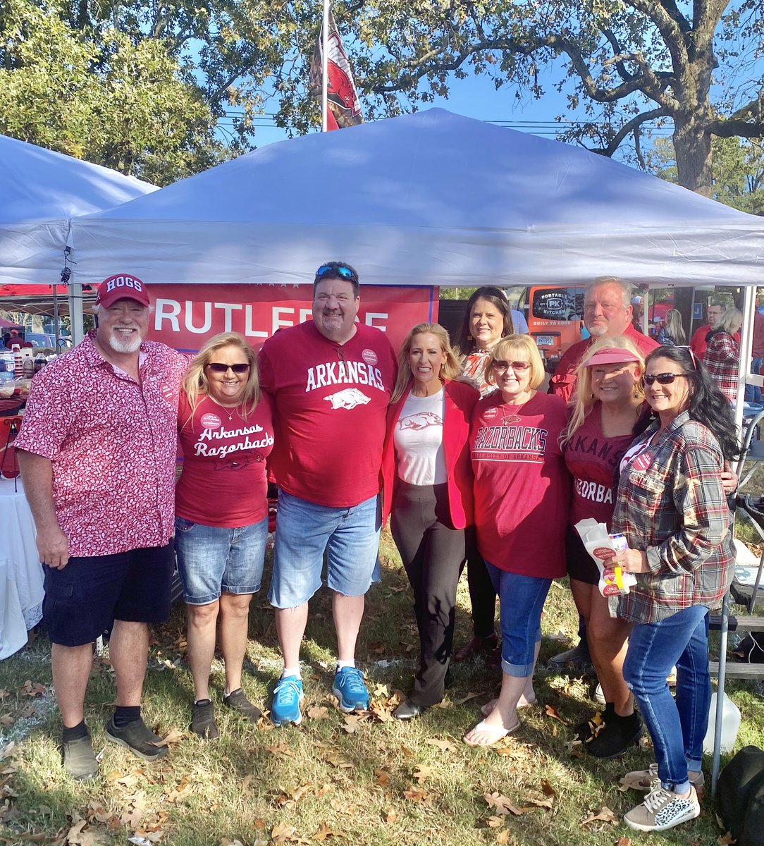 LeslieRutledge's tweet photo. #TeamRutledge had a blast at the historic game today at @WMStadium between two great AR schools, @UAPBFootball_ & @RazorbackFB! Loved visiting with so many folks from all over our great state! #MakeArkansasFirst https://t.co/WohT4l5dx7