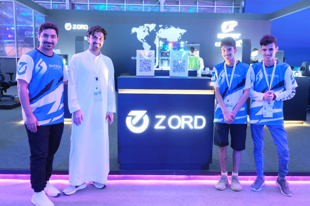 شارك واربح معنا بإحدى جوائز زورد بجانب التصوير مع مشاهير القيمنق في معرض رش من الساعة ٨ - ١٠ م 
شروط السحب:
متابعة لحساب زورد
رتويت