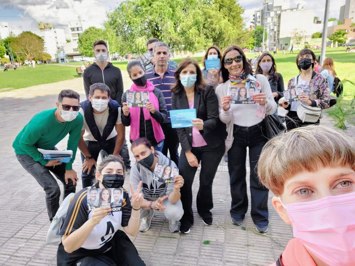 lriesgo's tweet photo. Esta tarde conversamos con los vecinos y vecinas de Plaza Güemes #LaPlata sobre las propuestas del @FrenteDeTodos.

Este 14 de noviembre seguimos diciendo #SÍ a #LaVidaQueQueremos. https://t.co/8JhI7P8aqN