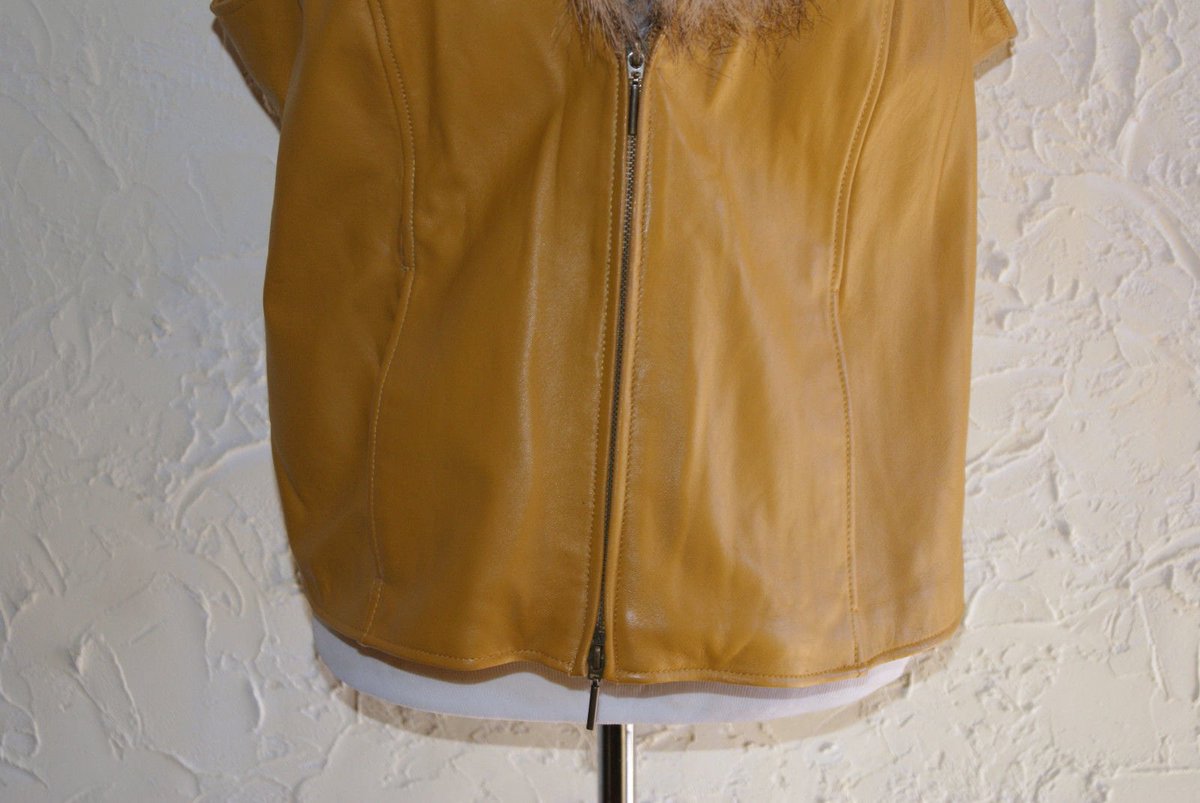 Wisdom_Lane's tweet image. Terry Lewis Mustard Color Leather Vest With Detachable Faux Fur Collar Medium Size tuppu.net/9996087c #Etsy #WisdomLane #MediumSize