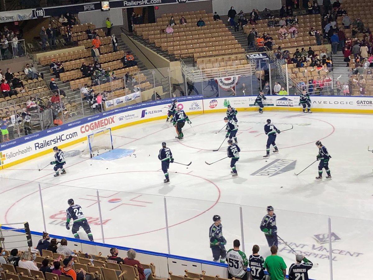 MarinersOfMaine's tweet photo. Zach Bouthillier gets his first pro start tonight in between the pipes! The puck drops at 7:35 PM from Worcester, pregame coverage starts at 7:20!
πΊ: @FloHockey (AWAY)
π»: https://t.co/PYII04pxGC
#SomethingsBruin #VIPRivalryCup #DerailTheRailers https://t.co/2g89D00QoR