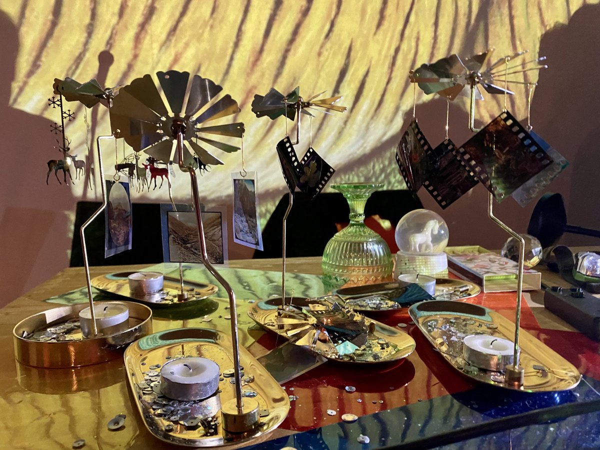 SoundArtHannah's tweet image. Super nice evening sharing my DIY radio projects with ⁦@hackoustic⁩ tonight! Loved seeing ⁦@amycutler1985 &amp;amp;⁩ ⁦@CSLobotomy⁩’s work in action. (Thanks for the pic ⁦@Lisa_R_Hall⁩ 💙)