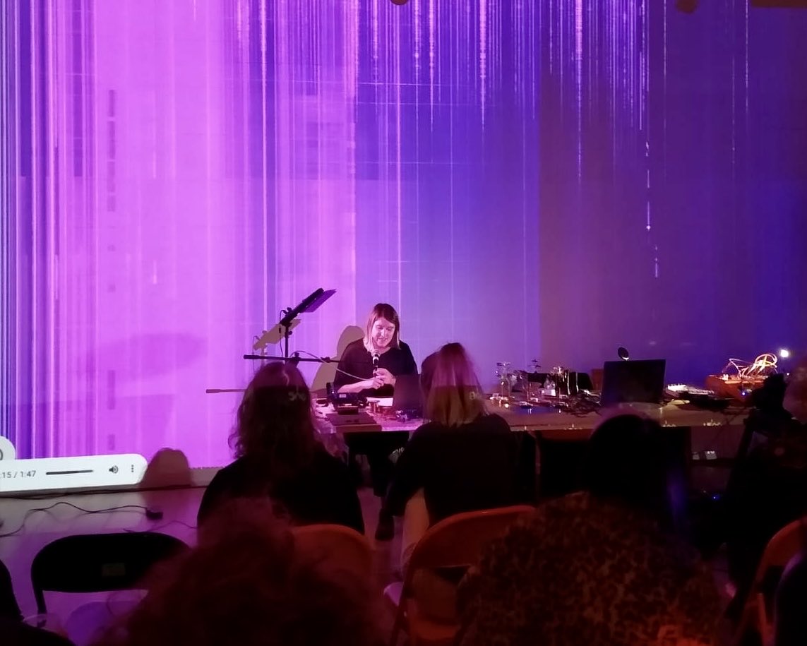 SoundArtHannah's tweet image. Super nice evening sharing my DIY radio projects with ⁦@hackoustic⁩ tonight! Loved seeing ⁦@amycutler1985 &amp;amp;⁩ ⁦@CSLobotomy⁩’s work in action. (Thanks for the pic ⁦@Lisa_R_Hall⁩ 💙)