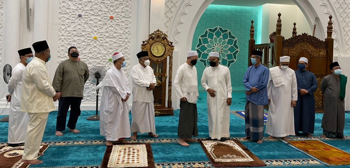 Fadillah Yusof On Twitter Pagi Ini Bersama Senator Idris Ahmad Menteri Di Jabatan Perdana Menteri Hal Ehwal Agama Solat Subuh Di Masjid India Bandar Kuching Https T Co Ungd2fujx4