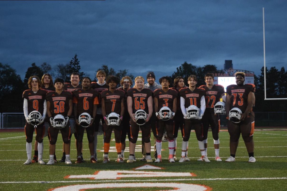 pnsuperfanz's tweet photo. Thank you seniors🧡 #PACKstrong 🧡🐾 https://t.co/wk3tIFUaDA