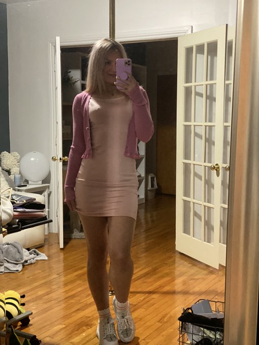 White🤍 or Pink💗 blazer for tonight? https://t.co/3IyWC3kxiZ