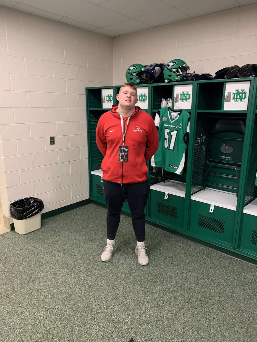 ryan_retzer's tweet photo. Had a great visit at UND today!!
Thanks to all the coaches. @dfreund7 
@UNDfootball @UNDFBRecruiting 

@BP_Football 
@potenzasports https://t.co/AGhG9JBwOV