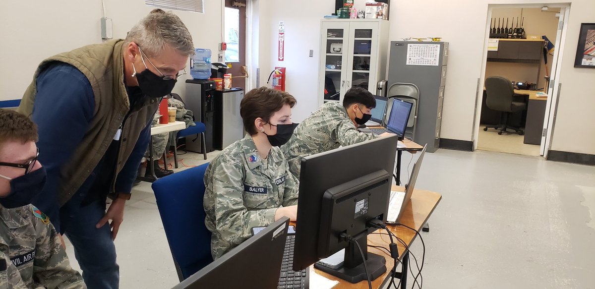 BoiseCAP's tweet photo. The Boise Bees CyberPatriot team focuses their efforts to win the first round of @CyberPatriot annual competition. Photos by Capt. Ken McConnell
#CivilAirPatrol #CyberPatriot #gocivilairpatrol #cadetprograms https://t.co/yNdfT7LfSQ