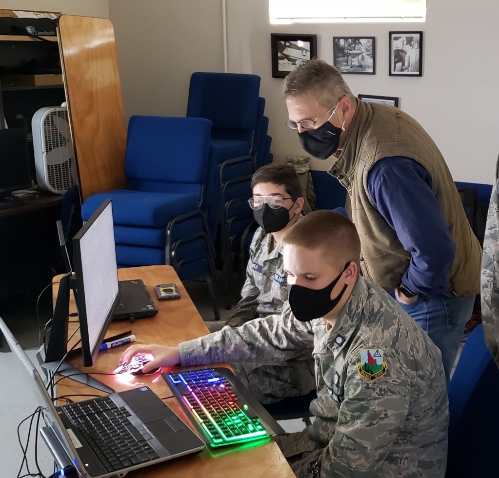 BoiseCAP's tweet photo. The Boise Bees CyberPatriot team focuses their efforts to win the first round of @CyberPatriot annual competition. Photos by Capt. Ken McConnell
#CivilAirPatrol #CyberPatriot #gocivilairpatrol #cadetprograms https://t.co/yNdfT7LfSQ