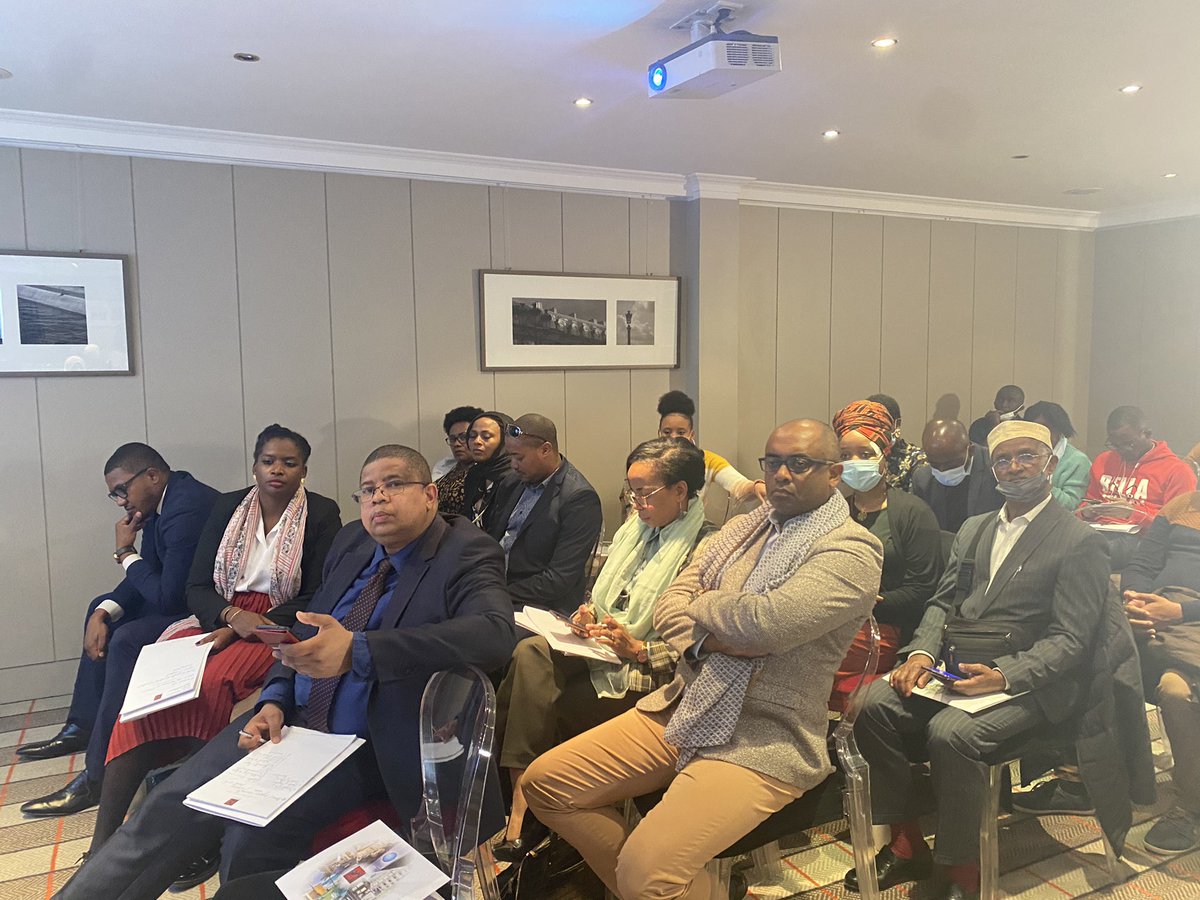 DG_ANPIComores's tweet photo. «Invest home... Invest Comoros »: Une exaltante rencontre à Paris entre l’#ANPI et la #diaspora 🇰🇲

De riches échanges qui nous permettront de mieux soutenir et accompagner les initiatives entrepreneuriales des comoriens de l’extérieur. https://t.co/9cm8S5JOzH