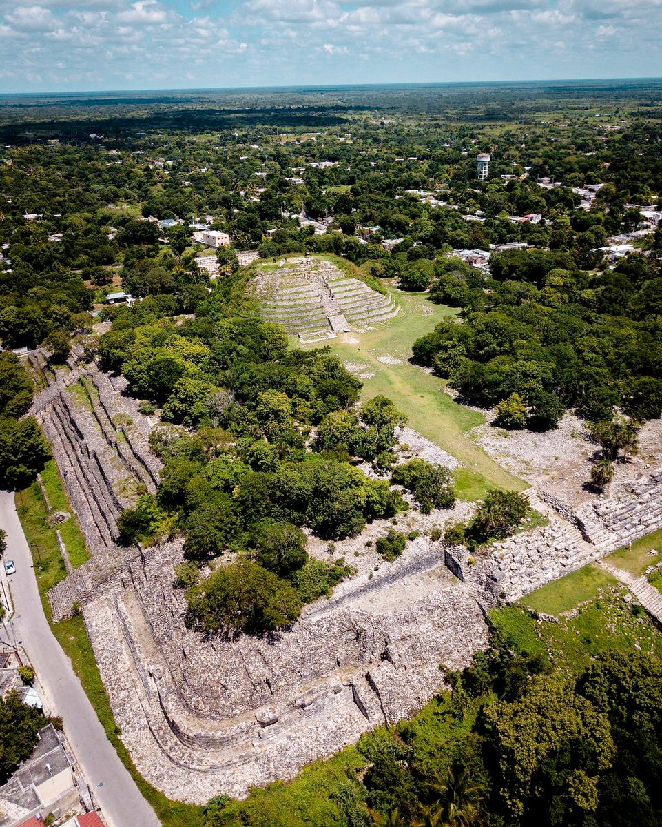 3a edificación prehispánica más alta del país, superada solo por la Pirámide del Sol en Teotihuacán, en el Estado de México y la Pirámide de Cholula en Puebla.

Su nombre significa "guacamaya de fuego con rostro solar" en maya.

📸 Pirámide Kinich Kakmó

#EnamórateDeIzamal 💛