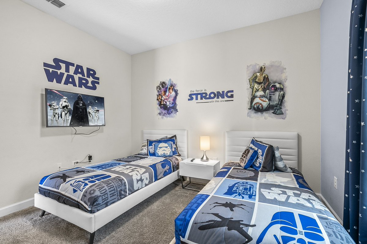 AramiCamacho's tweet photo. 📸 Star Wars Themed Kids bedroom. Real Estate Photography Florida.
#realestatephotographyflorida #realestatephotography #realestatephotographer #vacationhome #vacationhomes #vacationhomesorlando #starwars #starwarsthemedbedroom #starwarsbedroom #airbnbphoto #starwarsnerd https://t.co/LZcEjEfFeW