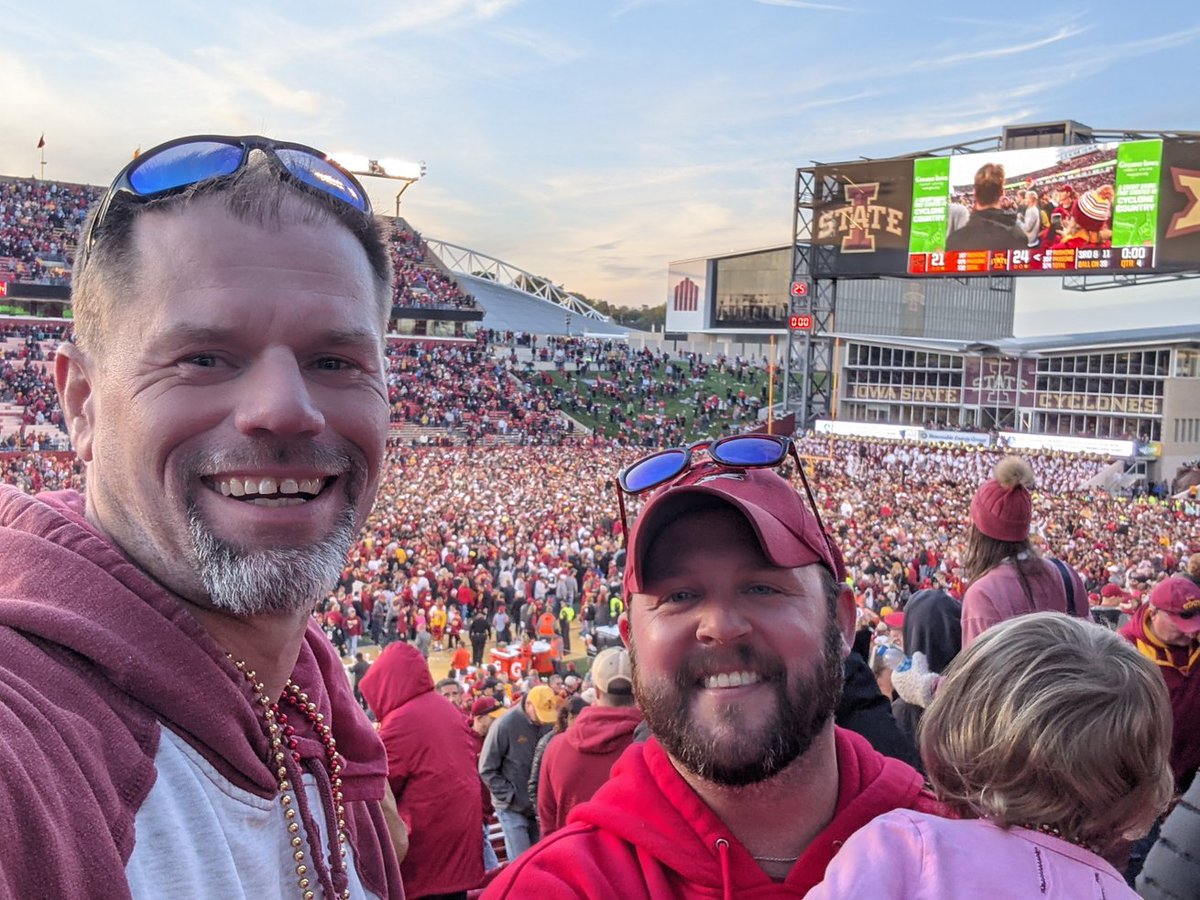 What a 10 year anniversary gift cyclones ... #cyclonenation