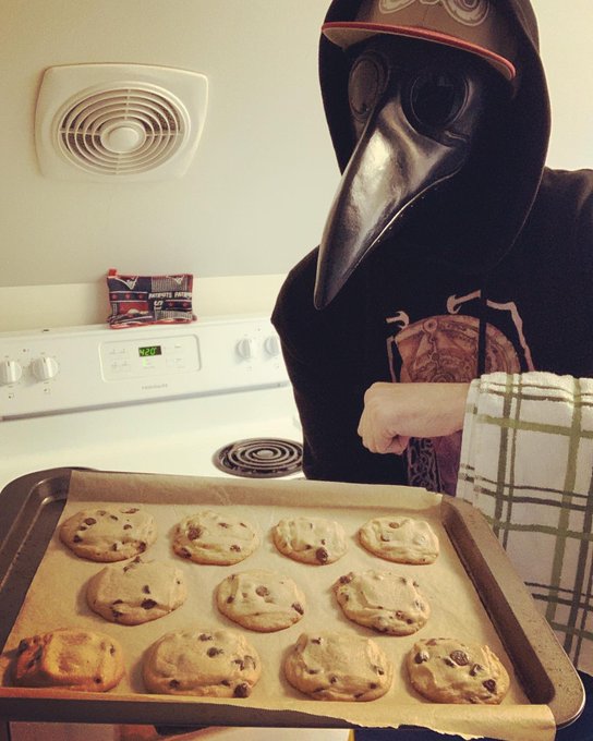 SKEKDUDE # 23. Interactive Skeksis Chef. Swipe to bake the cookies. YouTube 👉skekDude. #Halloween #Halloweenart<a href="/tag/djs"class="tags"><span>#djs</span></a><a href="/tag/halloween"class="tags"><span>#halloween</span></a><a href="/tag/saturdayvibes"class="tags"><span>#saturdayvibes</span></a><a href="/tag/musician"class="tags"><span>#musician</span></a><a href="/tag/visualkei"class="tags"><span>#visualkei</span></a>