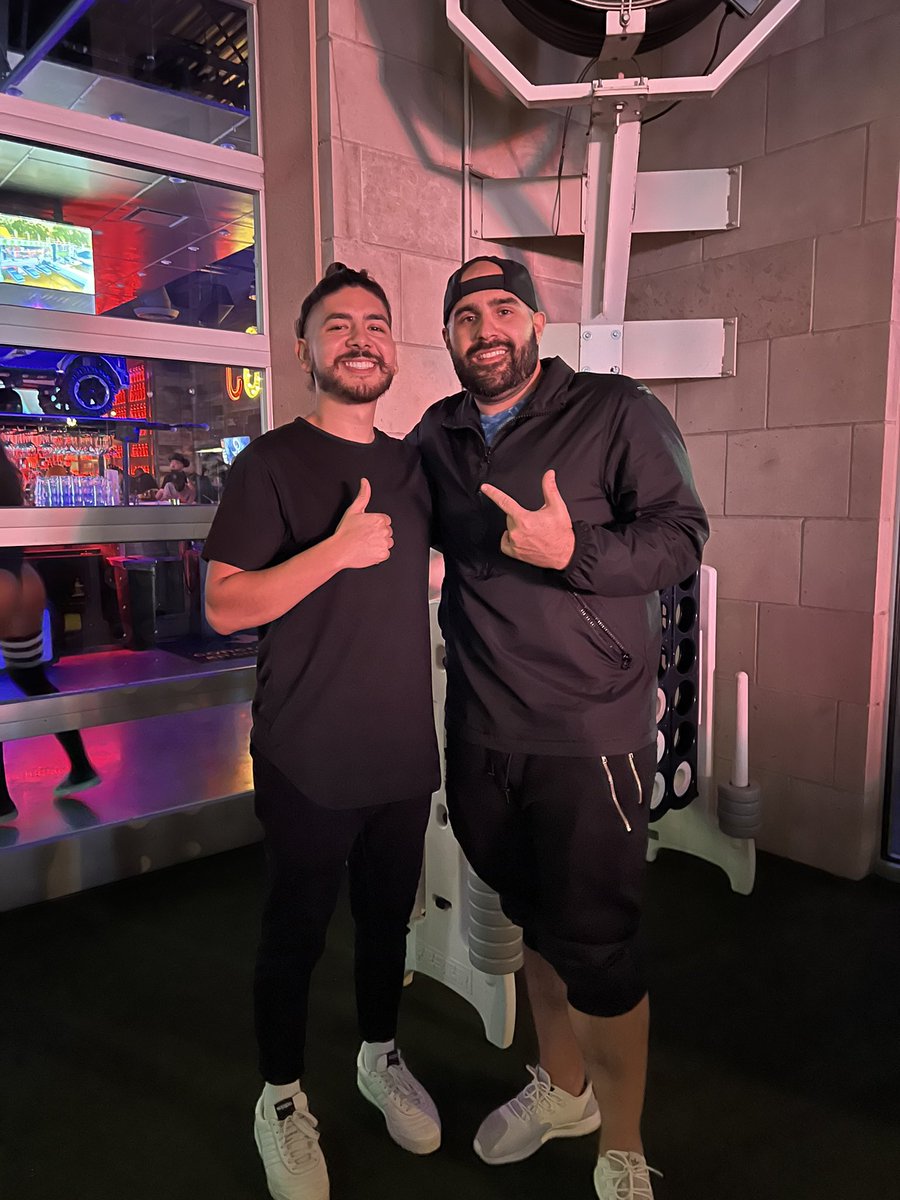 Castro1021's tweet photo. With the homie @aa9skillz https://t.co/qigVCN7I4k