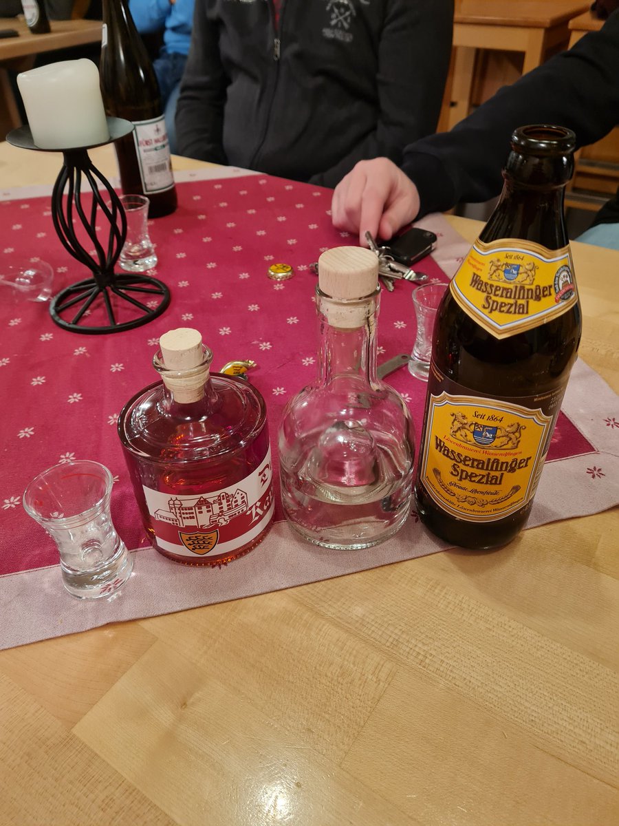 #VfB <a href="/brustringVfB/">Brustring Tannhausen</a> Jahreshauptversammlung beendet....wieder gewählt worden 😎⚪🔴💪
Jetzt gemütlich ein paar trinken mit den Mitgliedern unter anderem mit 
<a href="/dixi0711/">Dixi0711</a> <a href="/go_ralf/">go.Ralf</a> 😎🥳🍺🥃