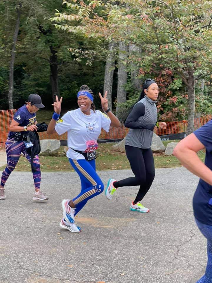 chicproducer's tweet photo. I wasn't shooting for a PR but I got it and it feels GREAT!!
#CannonballHalfMarathon
#RunMiMiRun
#RunSGRhoRun 
#RunsInPearls
#BGR https://t.co/xy6YEw8zZu
