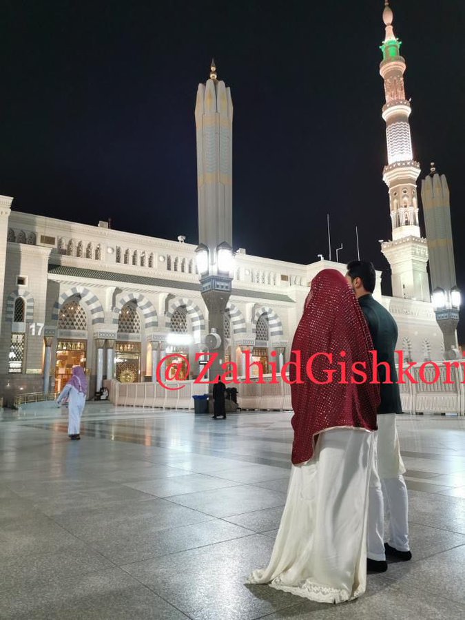 *Couple offers prayers after Nikah.*