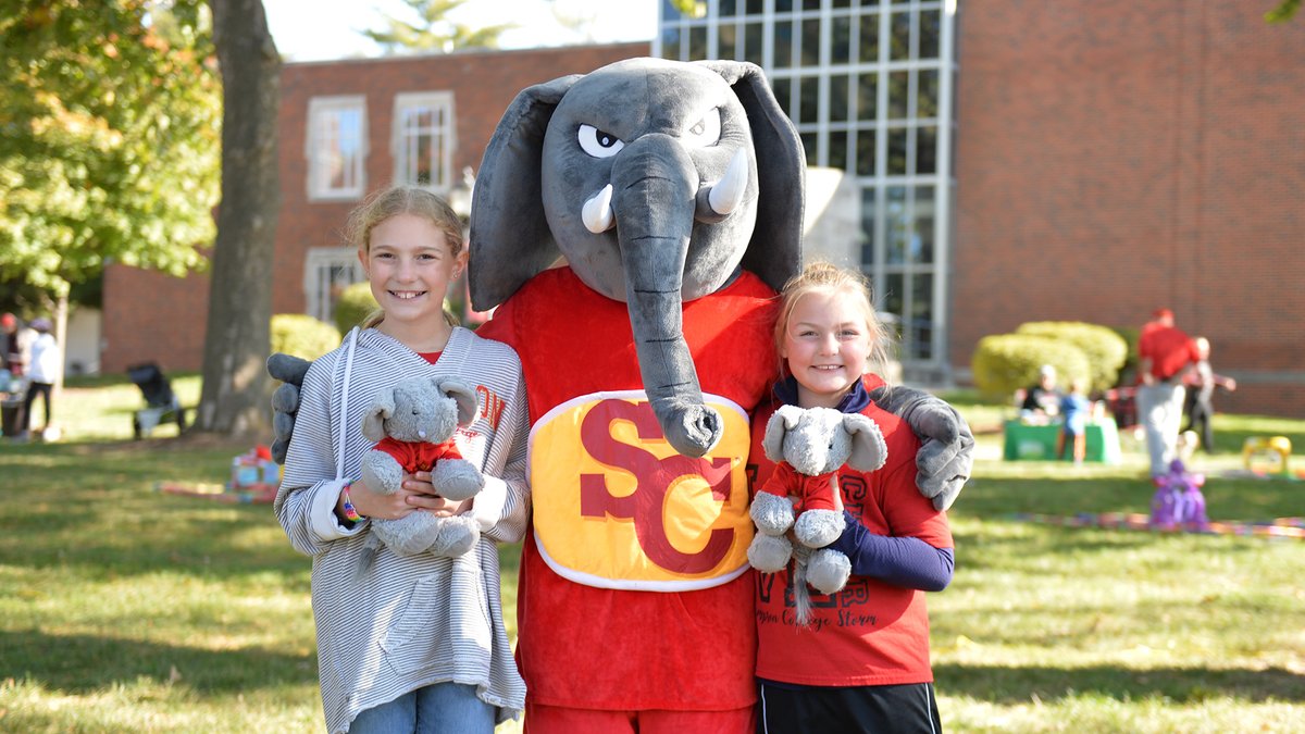 SimpsonCollege's tweet photo. Loving those homecoming :) 

#ONESimpson #StormBacktoSC https://t.co/9qsXnyYk8G