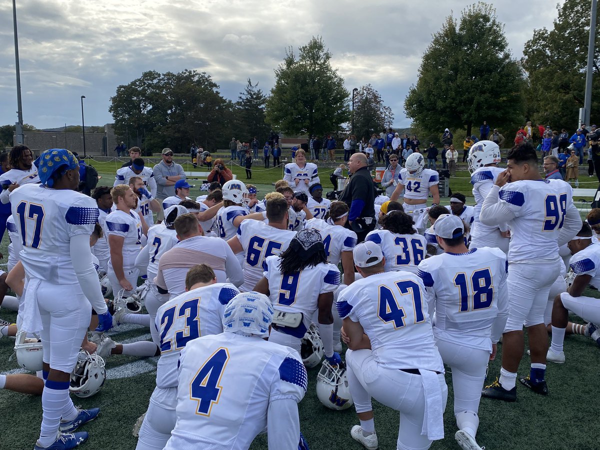 MSUEaglesFB's tweet image. Huge win today!! 4-0 in the conference🦅