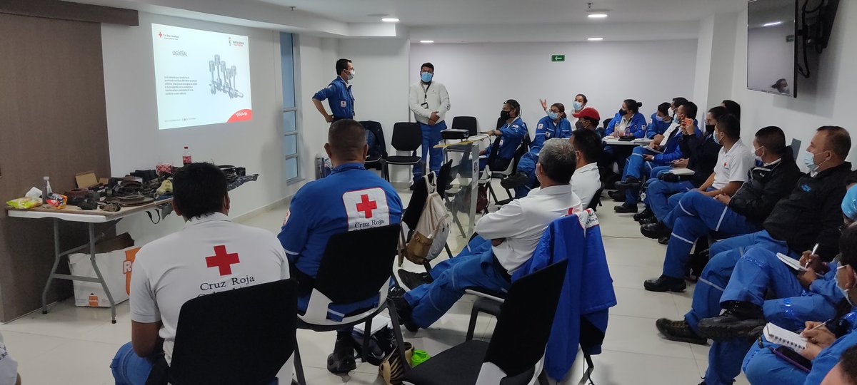 socorrismocrccb's tweet photo. Continuamos en formación en la especialidad de seguridad vial de nuestros voluntarios #voluntariado #CruzRoja https://t.co/G2PjgLppdg