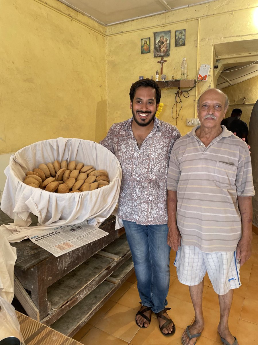 ChefTZac's tweet photo. Poee is a Goan bread made from wholewheat flour & wheat husk traditionally fermented with toddy. Godinho Bakery in Majorda is still following the old practices of making this bread. #COTRGoa https://t.co/P719kyyG73