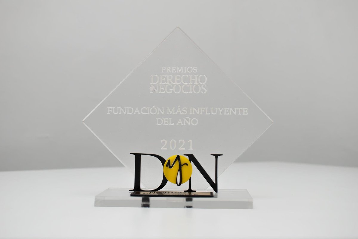 Es un honor para mí recibir en nombre de la <a href="/fgk_sv/">fgk_sv</a> el reconocimiento a la "Fundación más Influyente 2021" por parte de la <a href="/RevistaDyN/">Derecho y Negocios</a>. 

Extiendo este premio a todas las organizaciones, entidades, voluntarios y socios que nos permiten construir un mejor país juntos 🇸🇻