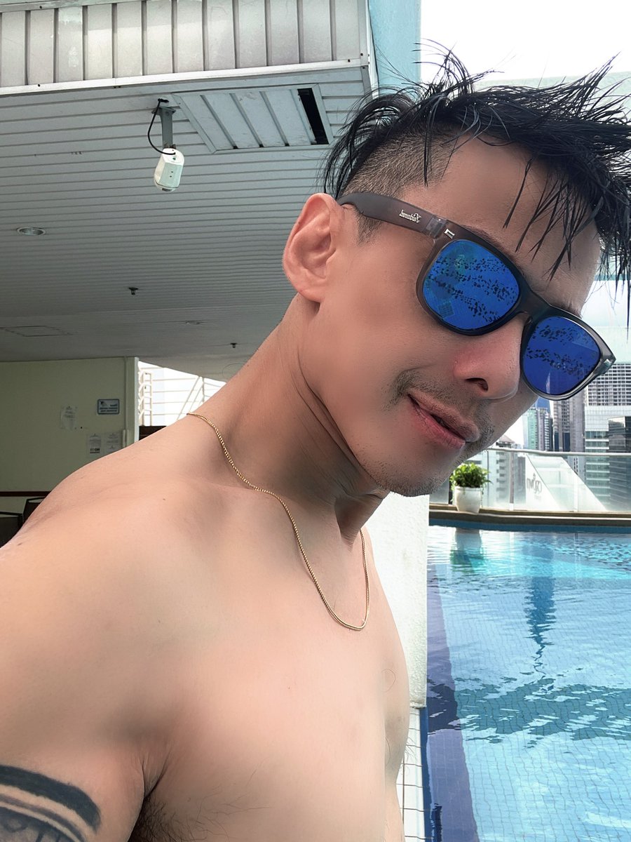 Josephking1069's tweet photo. jom berenang https://t.co/p3kPOPAPDt