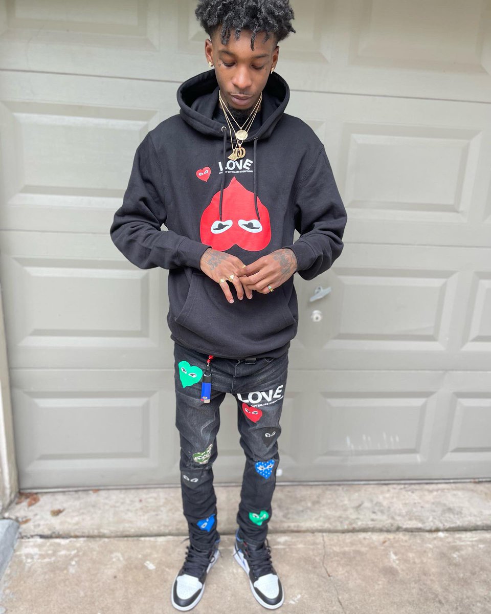 DCHerbo4's tweet photo. You drop a body you woun have to pay fa lunch, I told my dawgs im ridin either they right or wrong 🦍❤️🩹 #loyaltyoutvalueseverything https://t.co/zu1Ge0EMTS