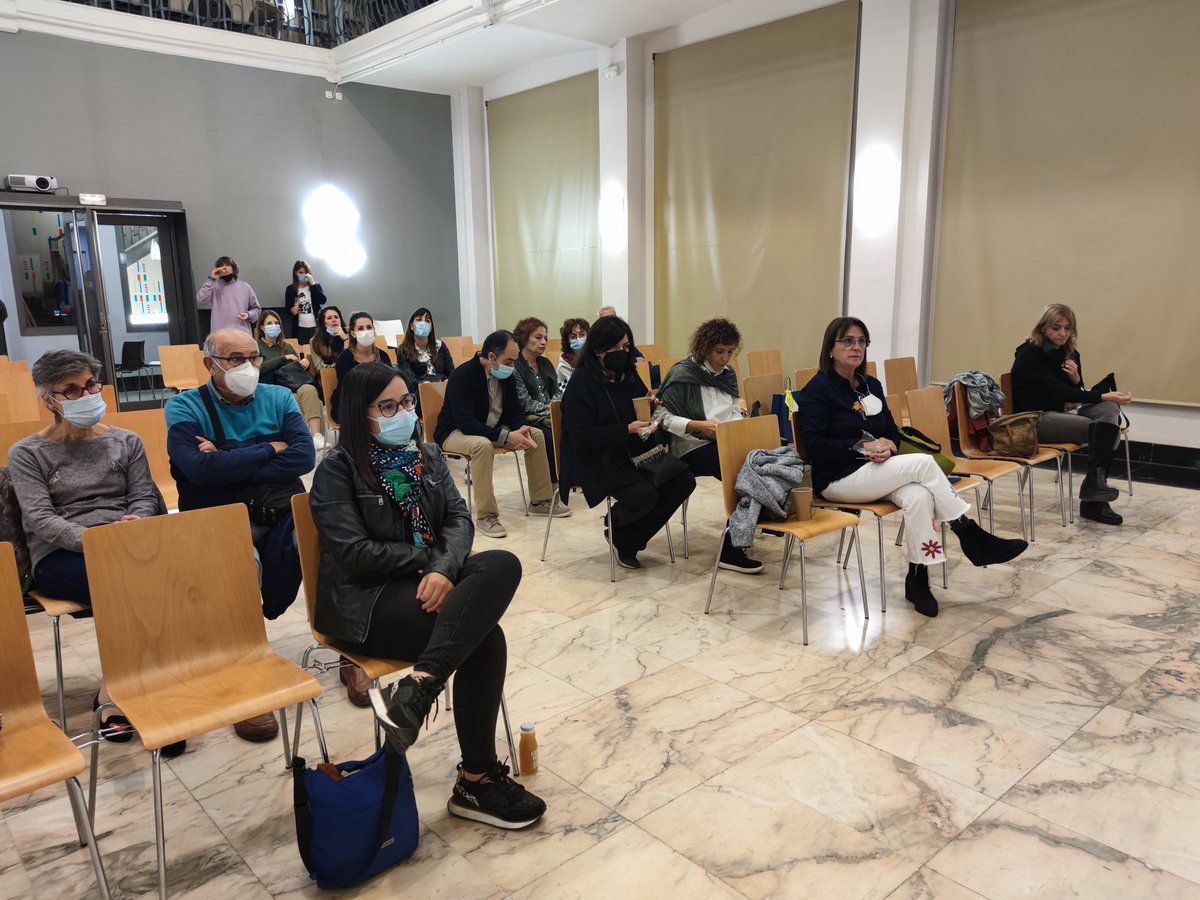 ercpaeria's tweet photo. ⏱️ En el marc de les activitats d'@slowshoplleida i @BCNTimeUse_cat per la conscienciació per la reforma horària, la TA @jfreixanet ha assistit a una interessant xerrada sobre la importància de respectar els nostres ritmes per gaudir d’una millor salut 🧘‍♀️💤 #TimeUseWeek2021 https://t.co/v0WHeAQ09c
