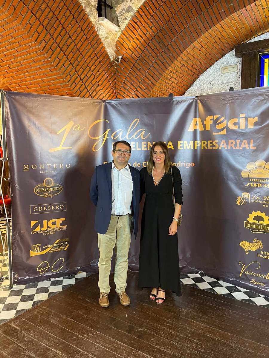 JuanLuisCepa's tweet photo. Con @mmonterocr en la gala de premios empresariales de la Comarca de Ciudad Rodrigo, AFECIR. 

Gracias a Afecir por el trabajo realizado durante estos 26 años de historia. https://t.co/Q2QKYLLoaC