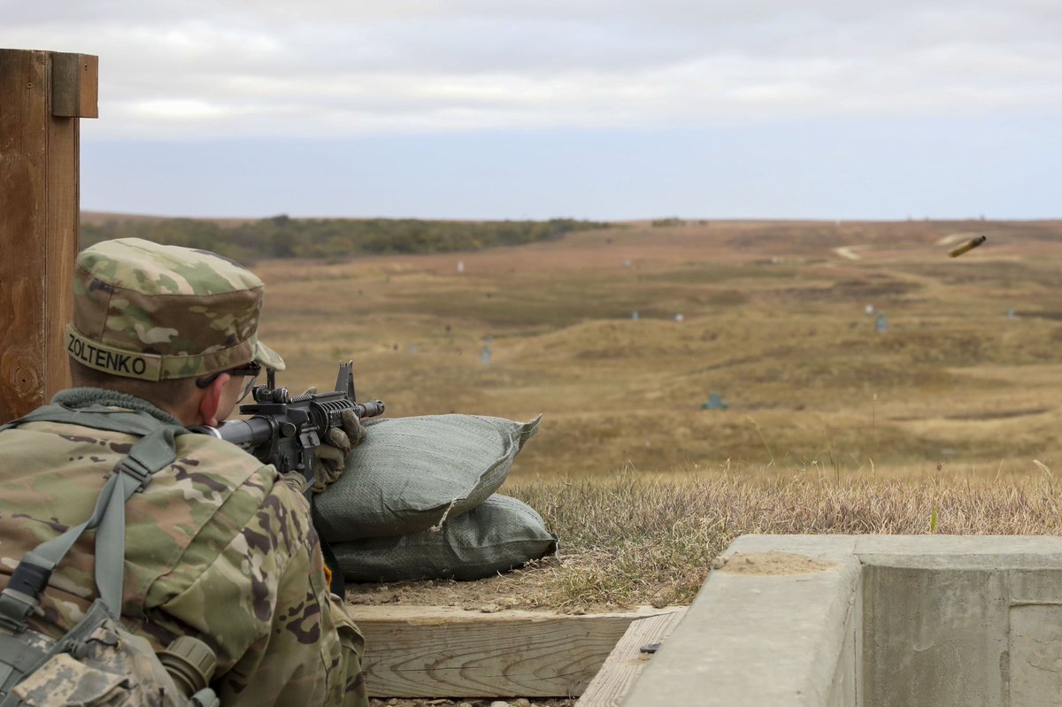 FightingFirst's tweet photo. Move your selector switch from safe to semi, and watch your lane! @KansasStateROTC Cadets (Wildcat Battalion) came to @FortRiley today to train and qualify at some of our many ranges. #PointOfVictory #WarfightingMastery #StrongerTogether https://t.co/ysS5Db2Nb9