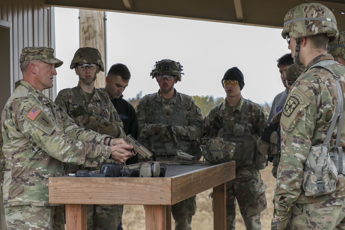 FightingFirst's tweet photo. Move your selector switch from safe to semi, and watch your lane! @KansasStateROTC Cadets (Wildcat Battalion) came to @FortRiley today to train and qualify at some of our many ranges. #PointOfVictory #WarfightingMastery #StrongerTogether https://t.co/ysS5Db2Nb9
