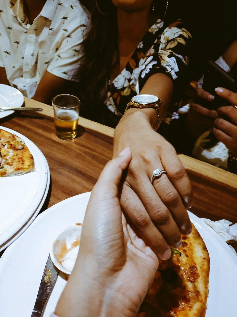 sss_seeks's tweet image. So it's still prayer season but mum gave me permission to drink yesterday. (Over 6 months sober)
Her: Did you drink?
Me: No mom.
Sibling: How much did you drink? 
Me: A little. 
He knows me better than my mother. 💯
#BlessedwiththeBest #CelebratingMyGirl #FirstoneDown